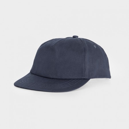 BASICA. Gorra 5 paneles. 2 agujeros de ventilación bordados.